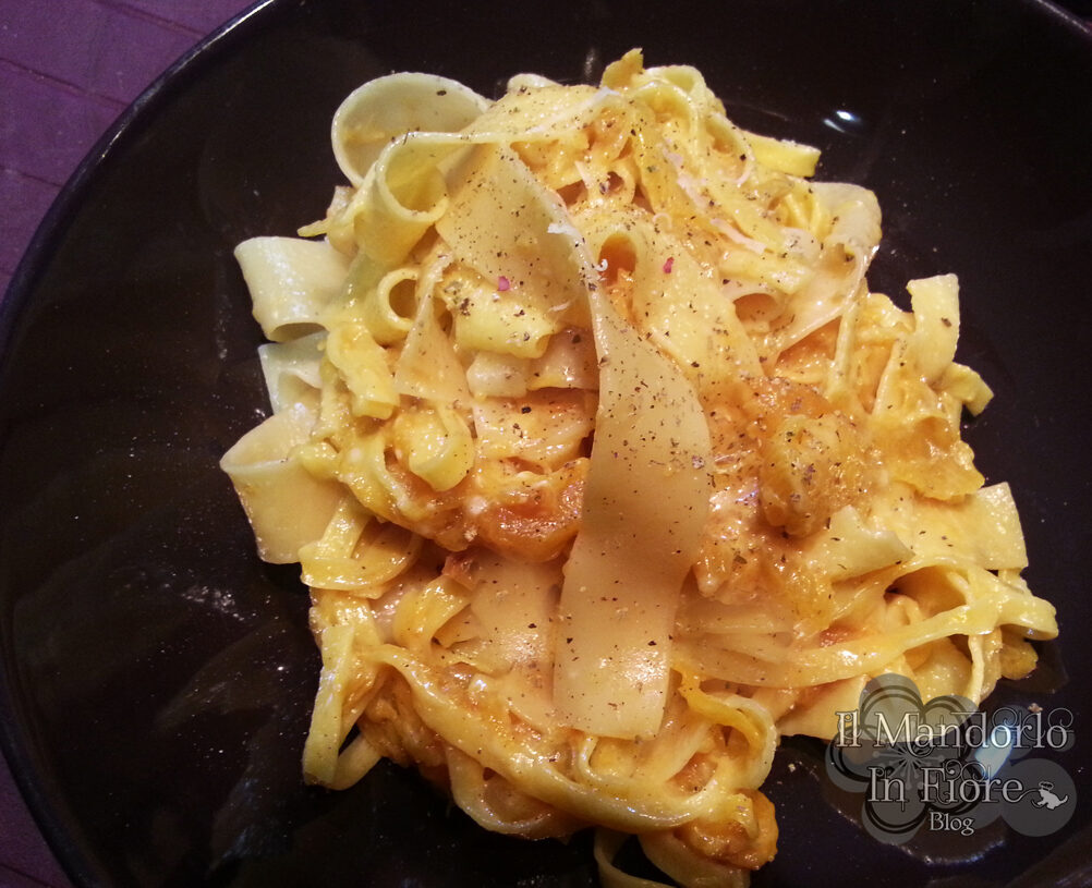 Tagliatelle zucca e crescenza