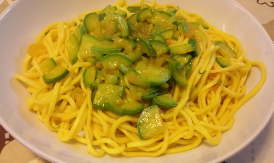 Taglierini con zucchine, fiori di zucca e zafferano