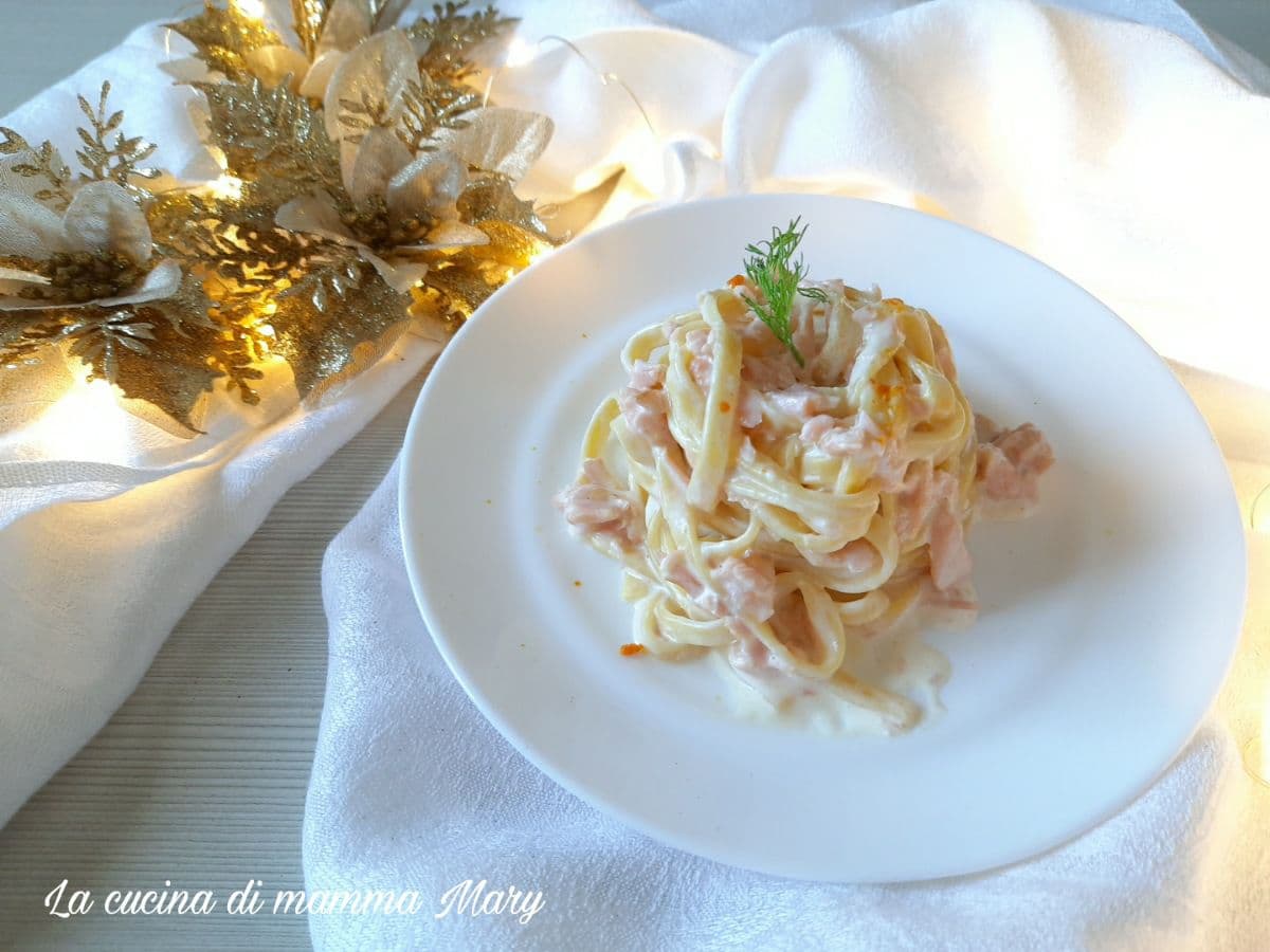 Tagliolini al salmone e arancia
