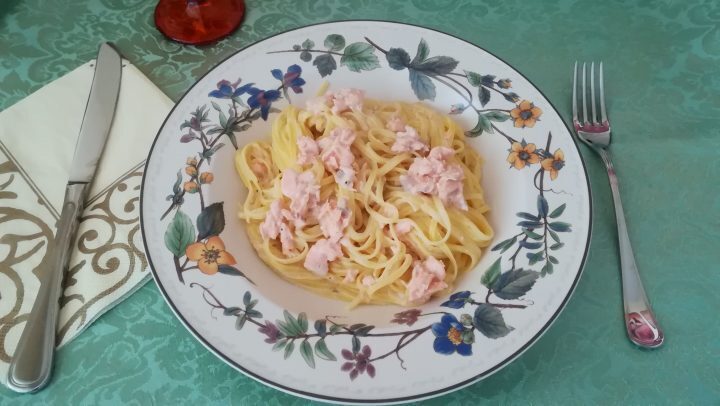 Tagliolini al salmone fresco e panna