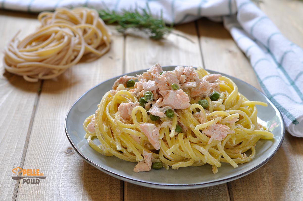 Tagliolini al salmone fresco e piselli