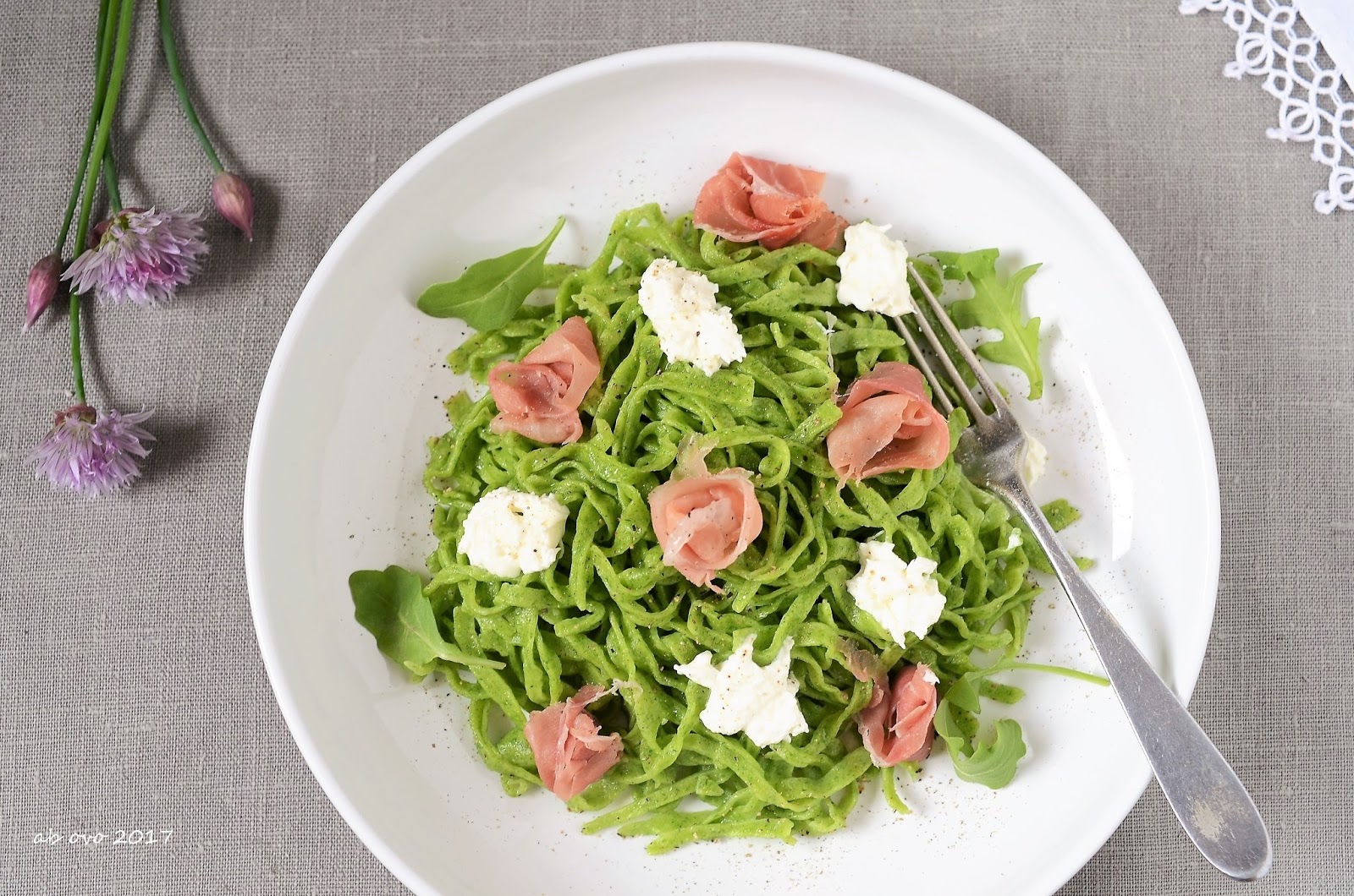 Tagliolini alla rucola con crudo e burrata