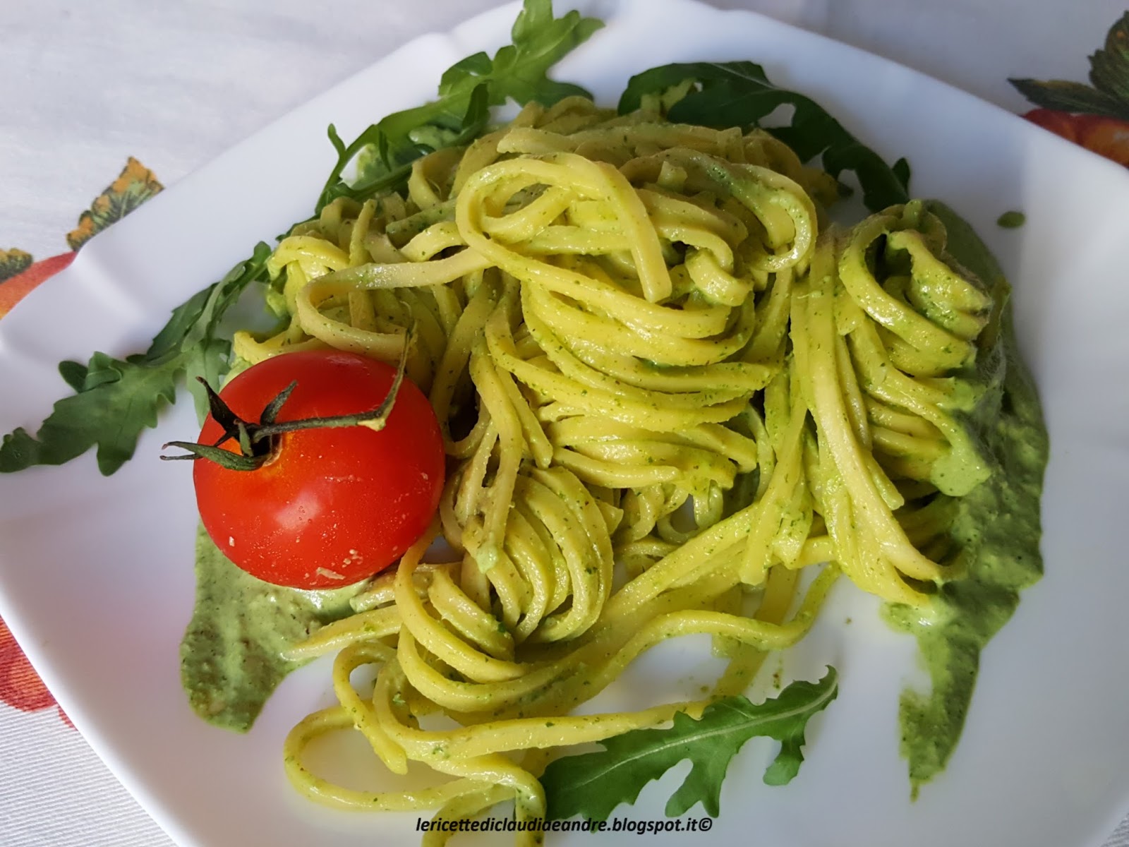 Tagliolini con salsa di rucola e noci