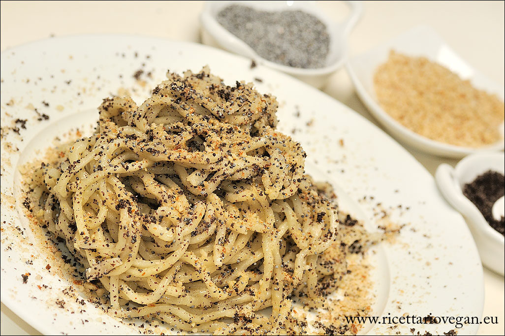 Tagliolini di semola con papavero in versione salata