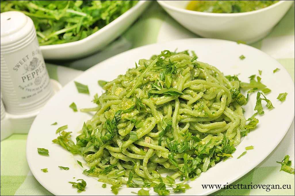 Tagliolini di semola con pesto di rucola