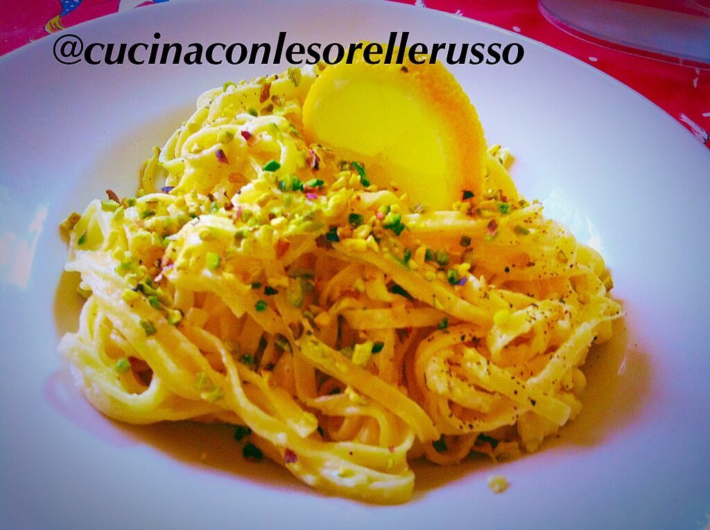 Tagliolini mimosa: limone, pistacchi e panna