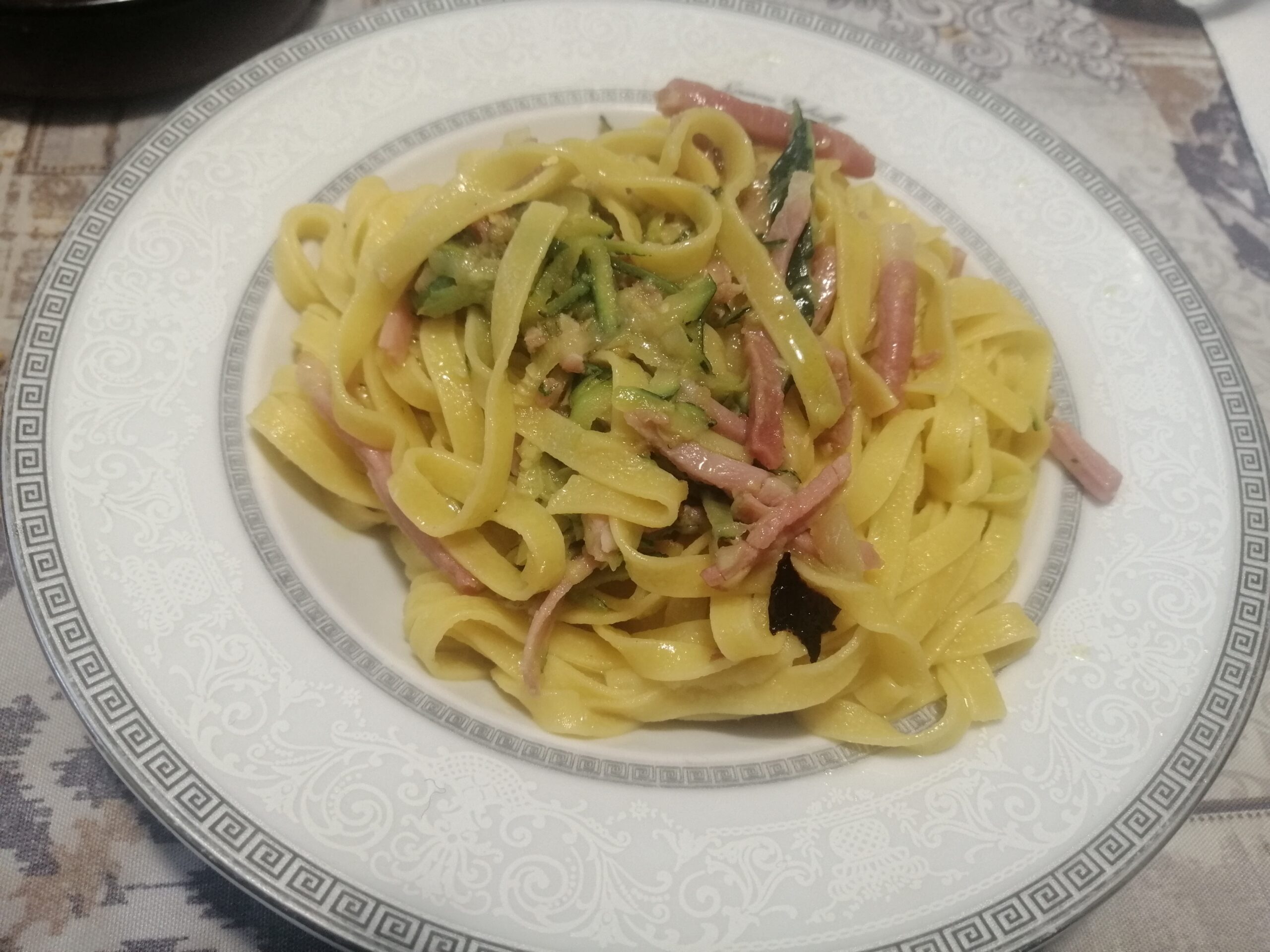 Tagliolini speck e zucchine
