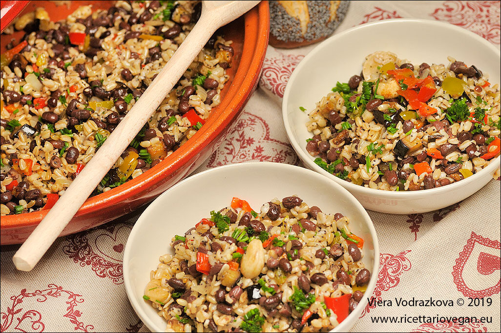 Tajine di azuki e avena integrale con verdure dell’orto