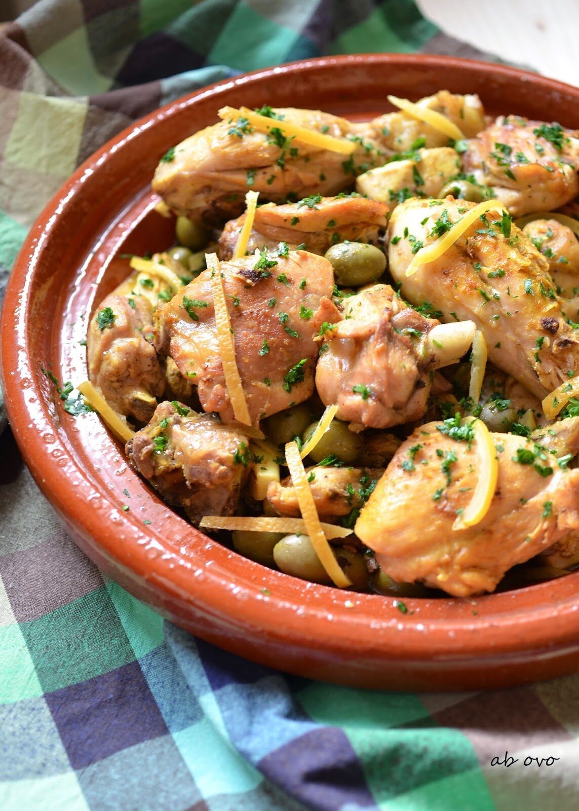 Tajine di pollo con olive verdi e limoni confit