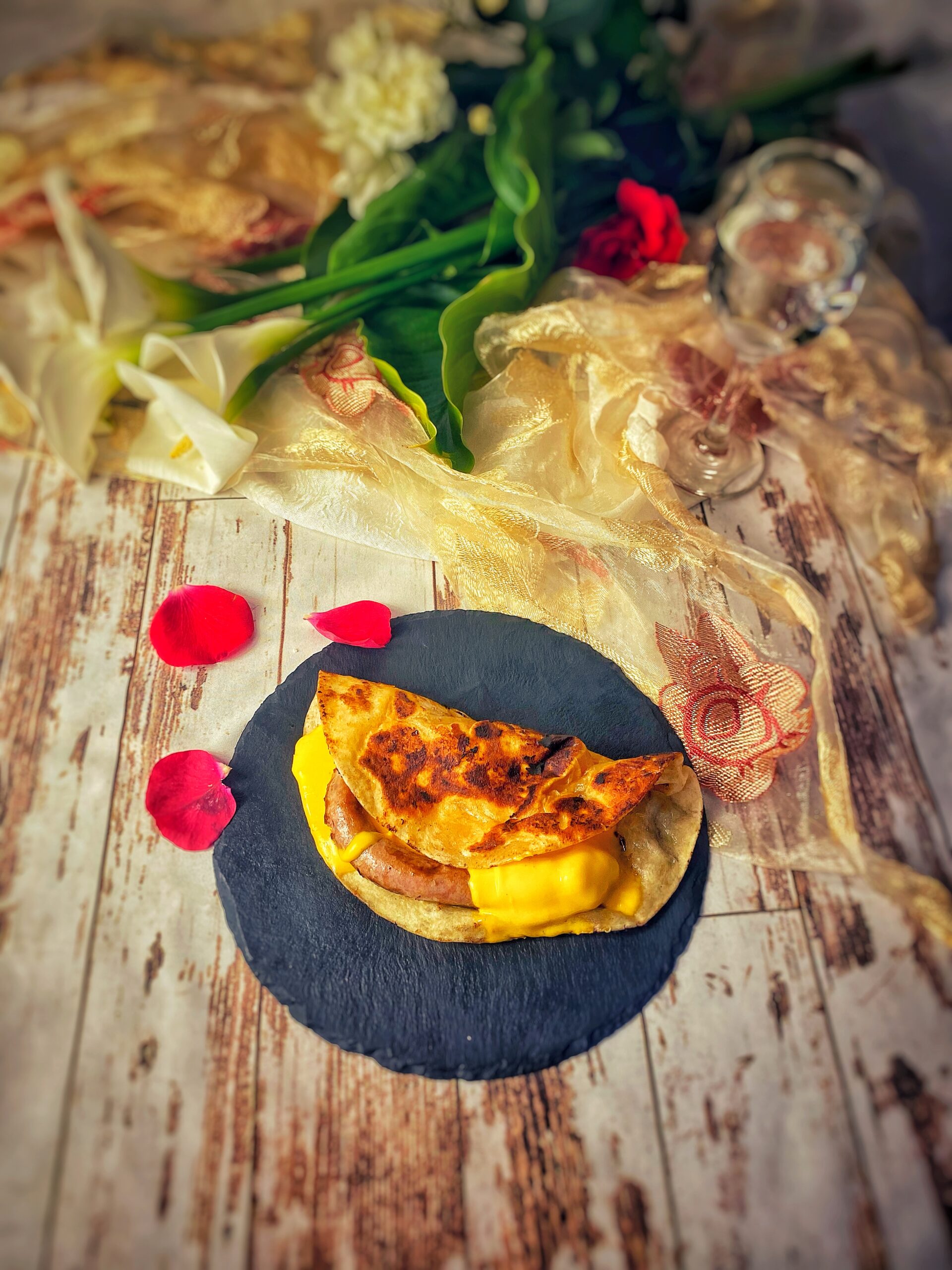 Talo con chistorra y queso (spagna)