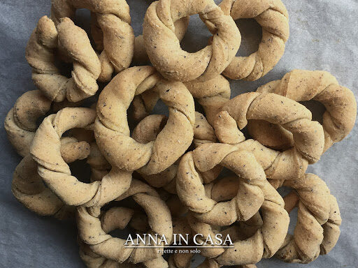 Taralli attorcigliati con farina di mais - con lievito di birra o esubero lievito madre