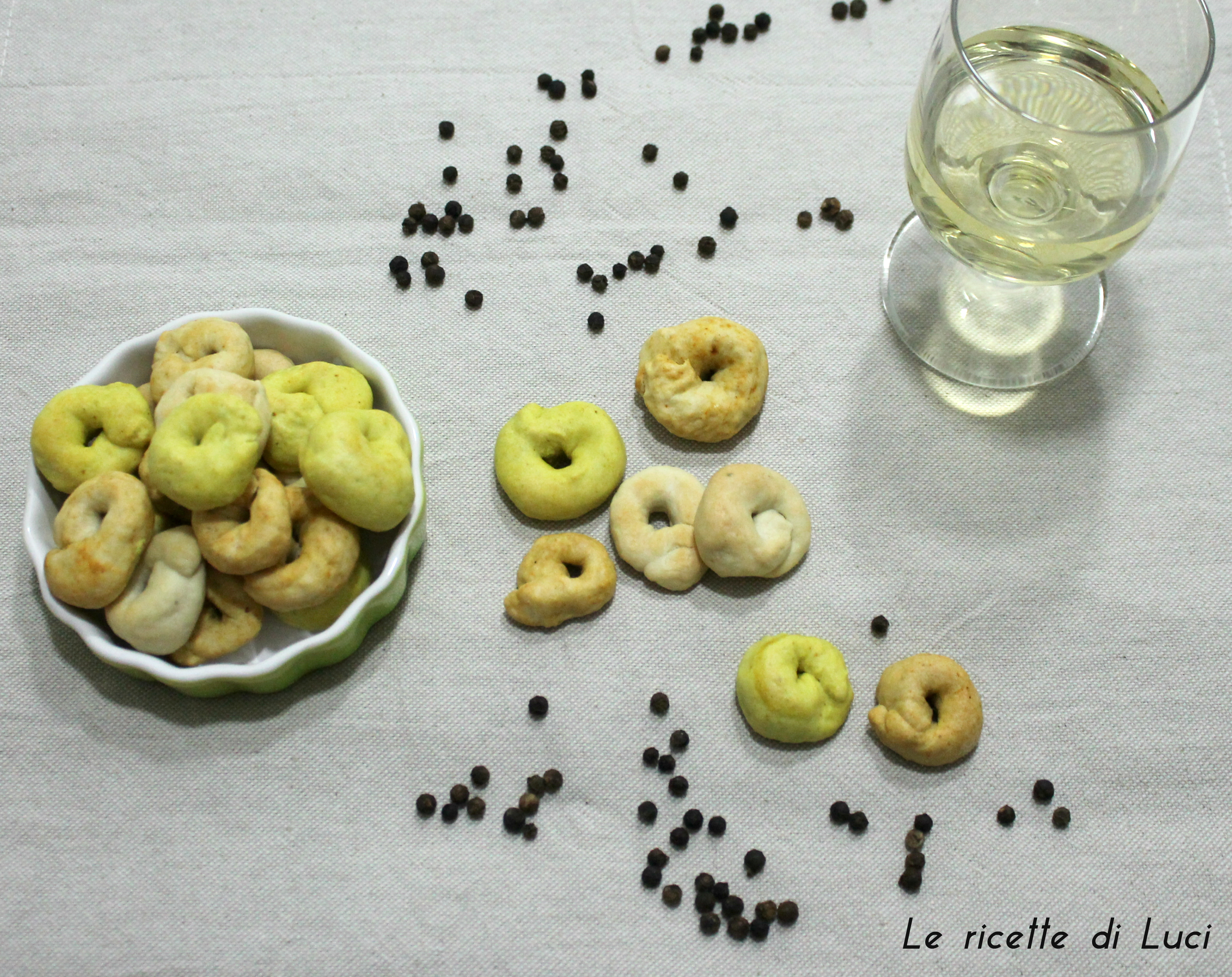 Tarallini al vino bianco aromatizzati