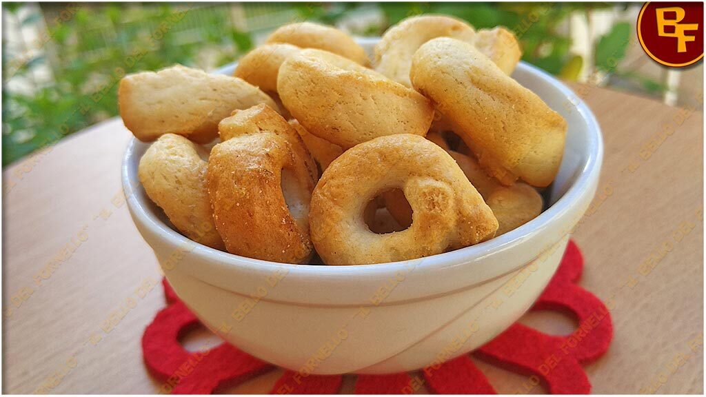 Tarallini pugliesi al vino bianco e olio