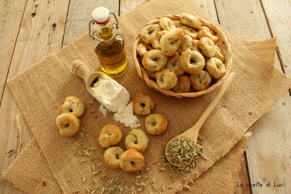 Tarallini scaldati al finocchietto