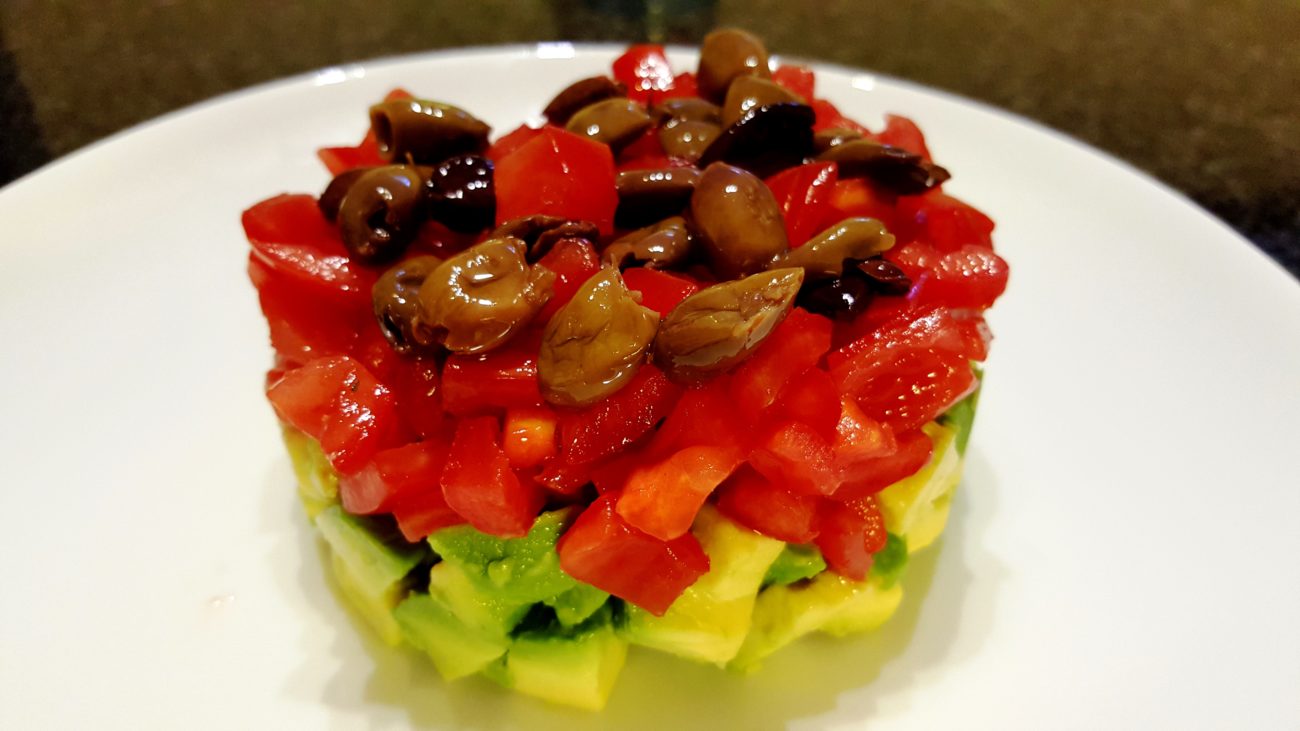 Tartare di avocado, pomodoro e olive