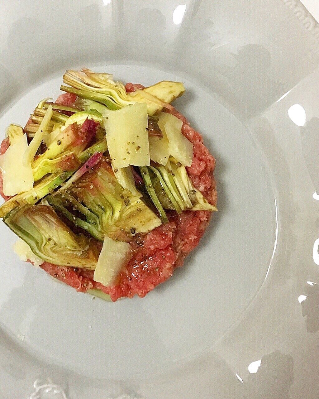 Tartare di fassona e carciofi croccanti