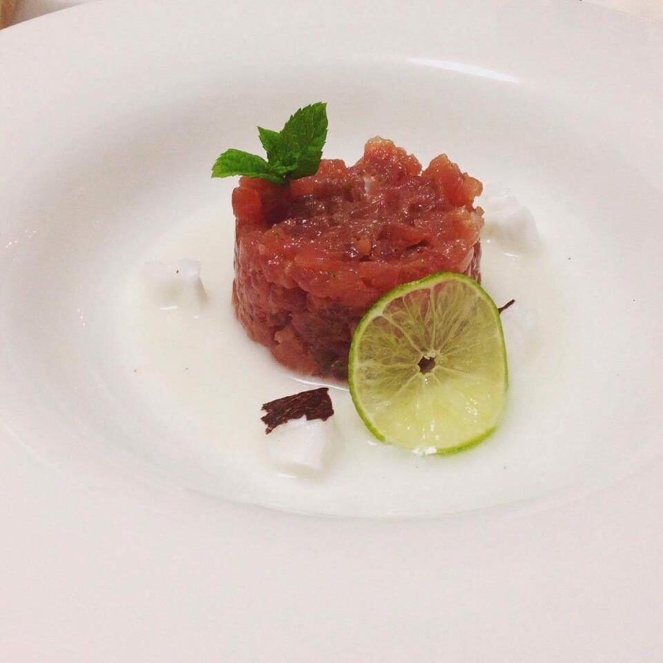 Tartare di tonno, bufala e cocco