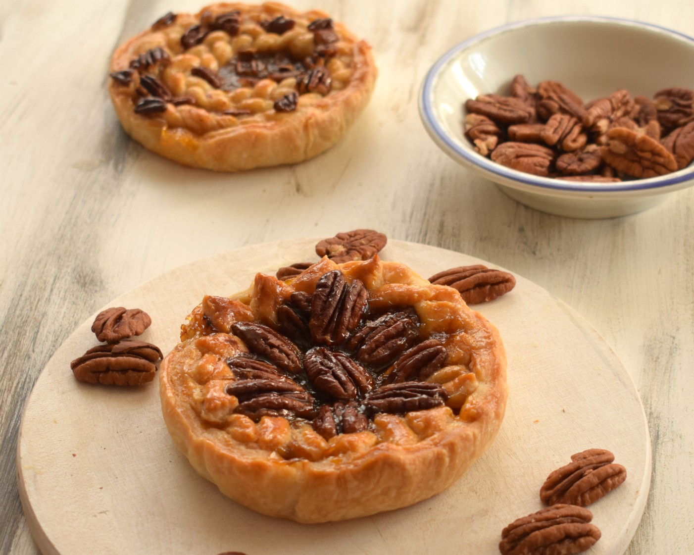 Tarte con confettura di albicocche,sciroppo d’acero e noci pecan