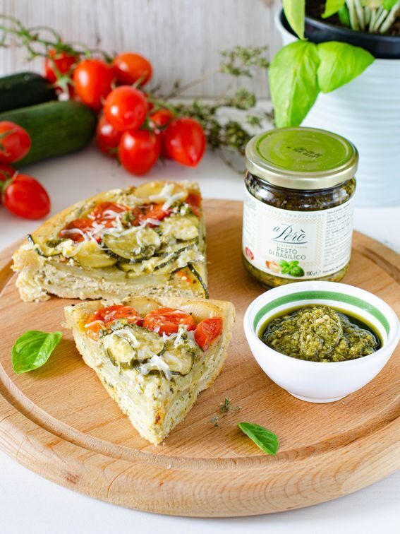 Tarte tatin salata con crema di ricotta e pesto di basilico conserve daune