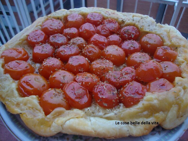 Tarte Tatin salata con pomodorini