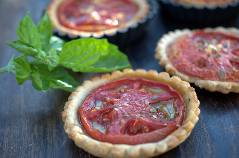 Tartellette ai pomodori con brise alle mandorle