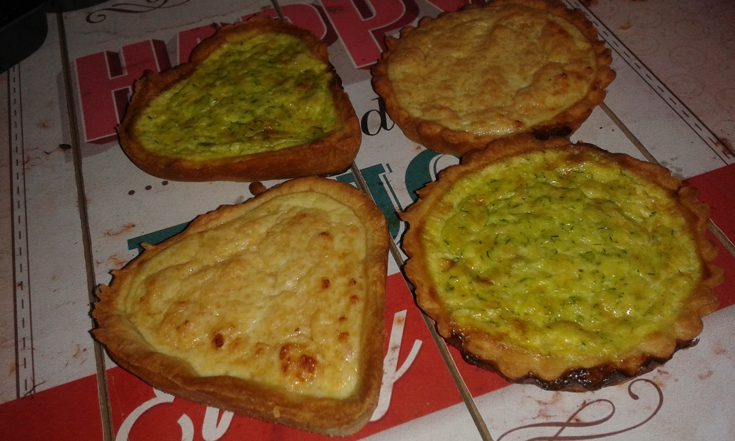 Tartellette assortite con zucchine e prosciutto cotto