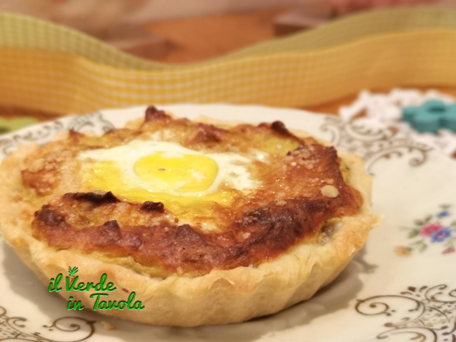 Tartellette con crema di cavoletti, uova di quaglia e mandorle la ricetta