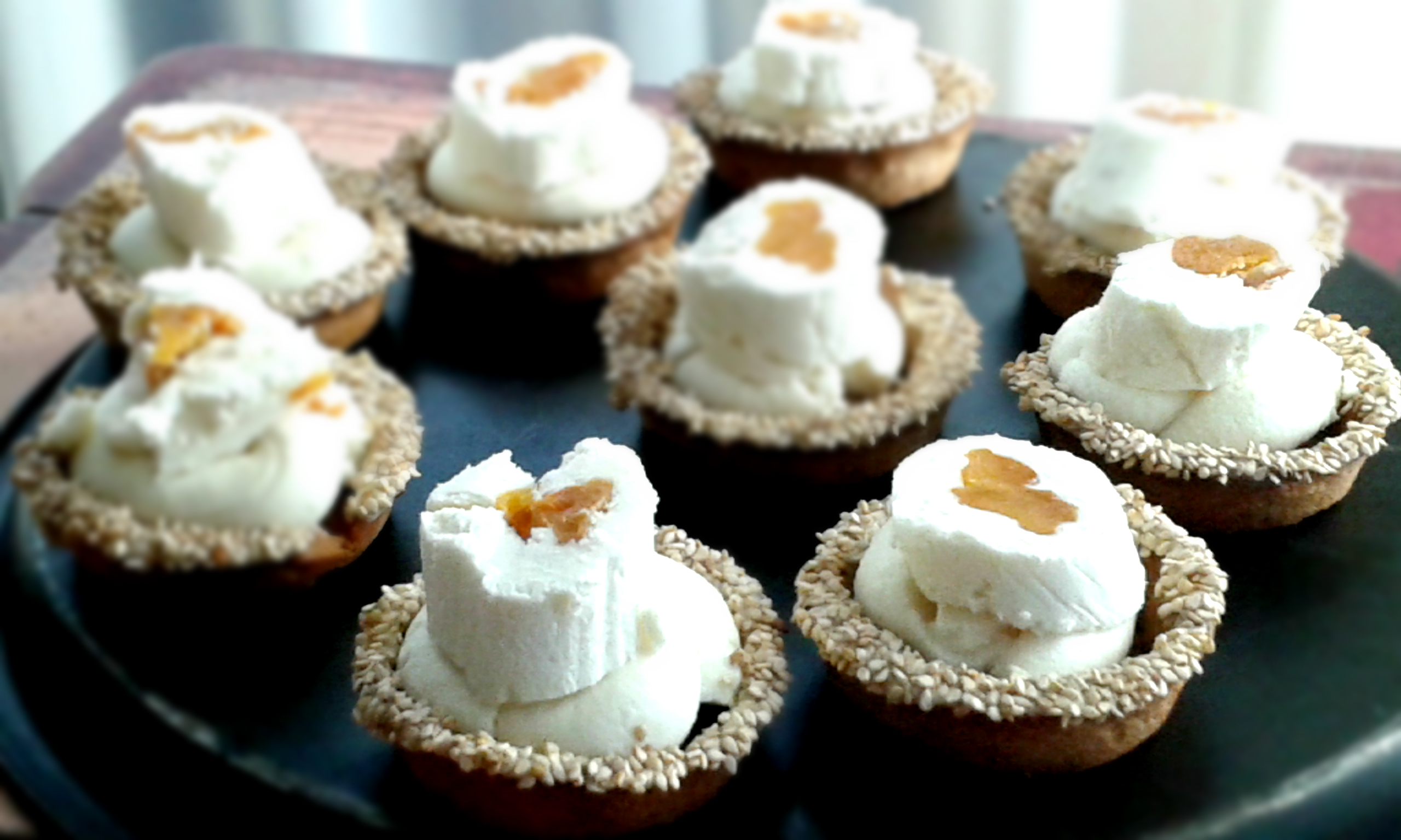 Tartellette con crema di robiola e albicocche by montersino