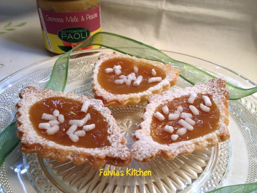 Tartellette con cremosa di mele e pesche di sottobosco paoli