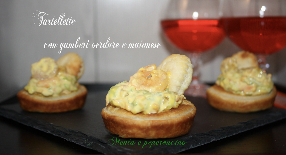 Tartellette con gamberi verdure e maionese