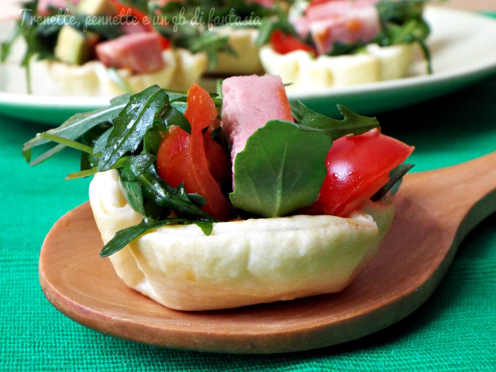 Tartellette di brisè con rucola e mortadella grigliata