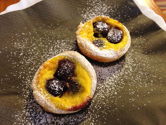 Tartellette di ciliegie con crema alla ricotta