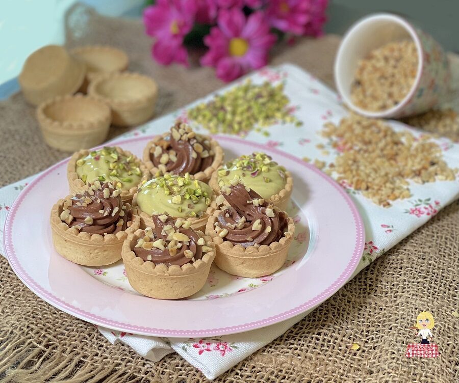 Tartellette dolci crema di pistacchio o nutella
