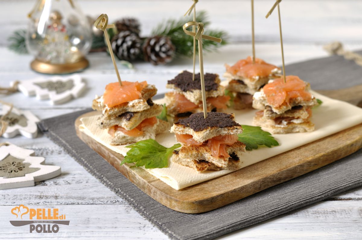 Tartine al salmone affumicato e paté di olive