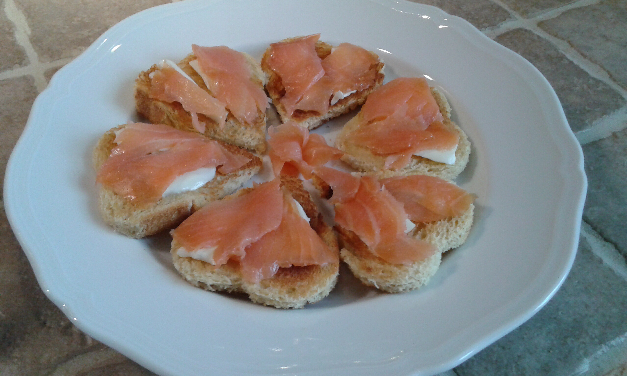 Tartine al salmone affumicato