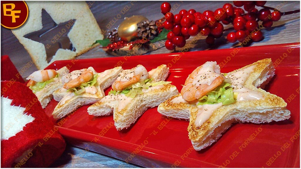Tartine con gamberi in salsa rosa