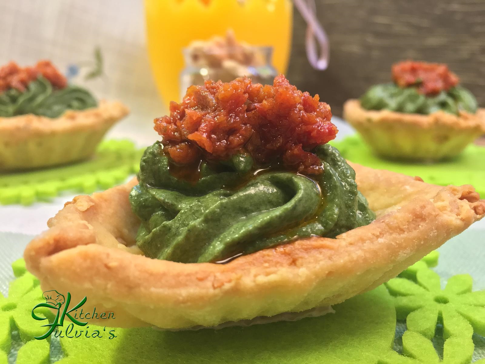 Tartine di frolla salata alle arachidi e mousse di spinaci – videoricetta