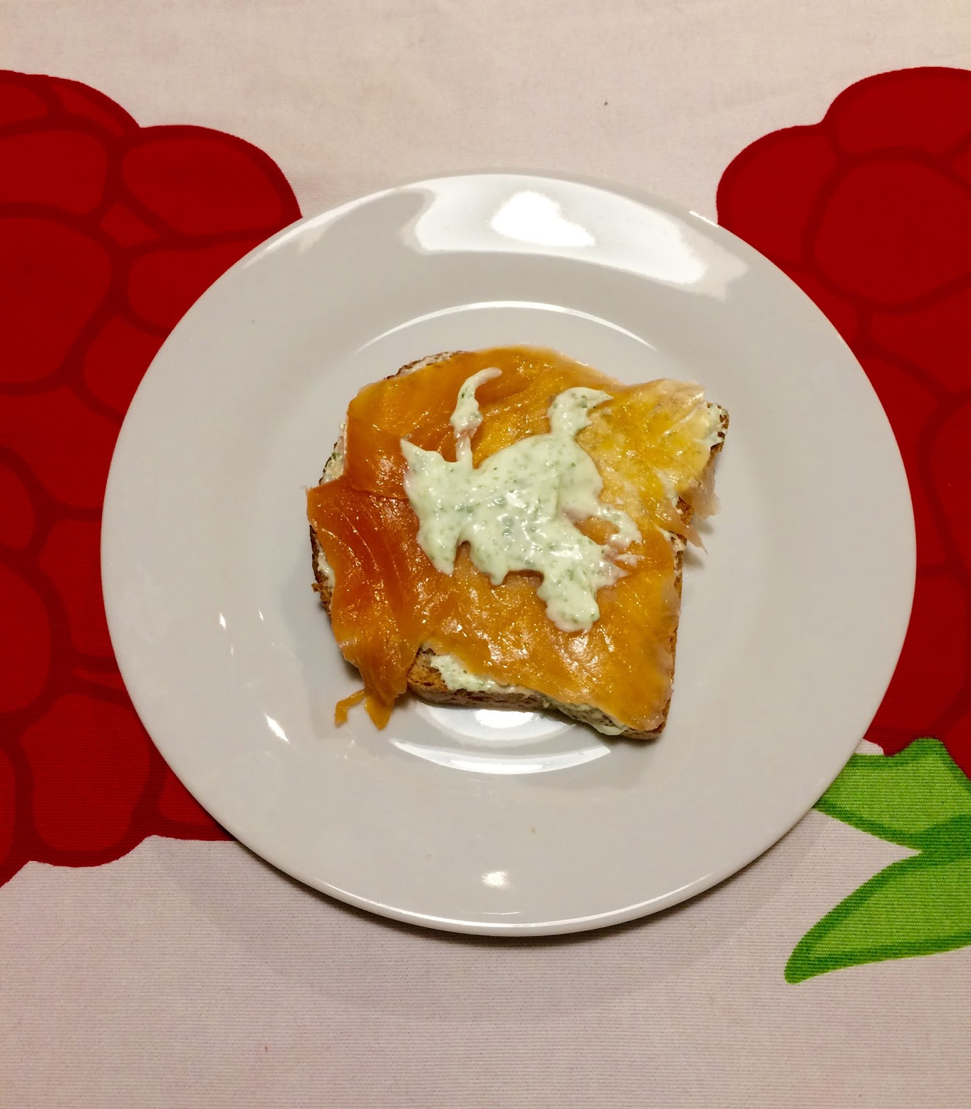 Tartine salmone affumicato e salsa yogurt e menta