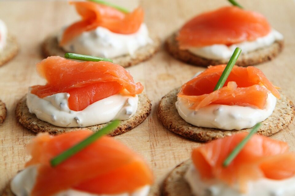 Tartine salmone e formaggio