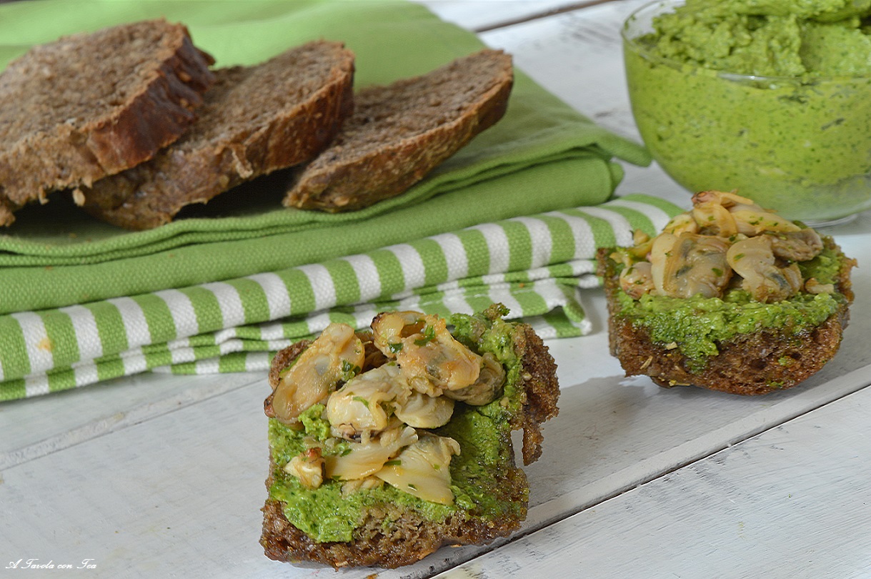 Tartine veloci vongole e salsa verde genovese
