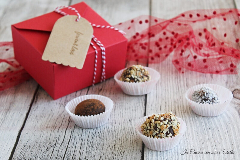 Tartufi al cioccolato e biscotti