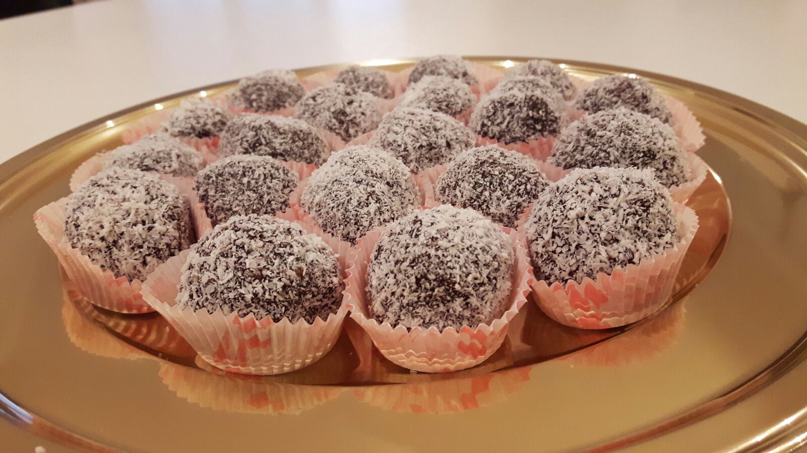 Tartufi cacao e cocco (ricetta velocissima senza uova nè burro)
