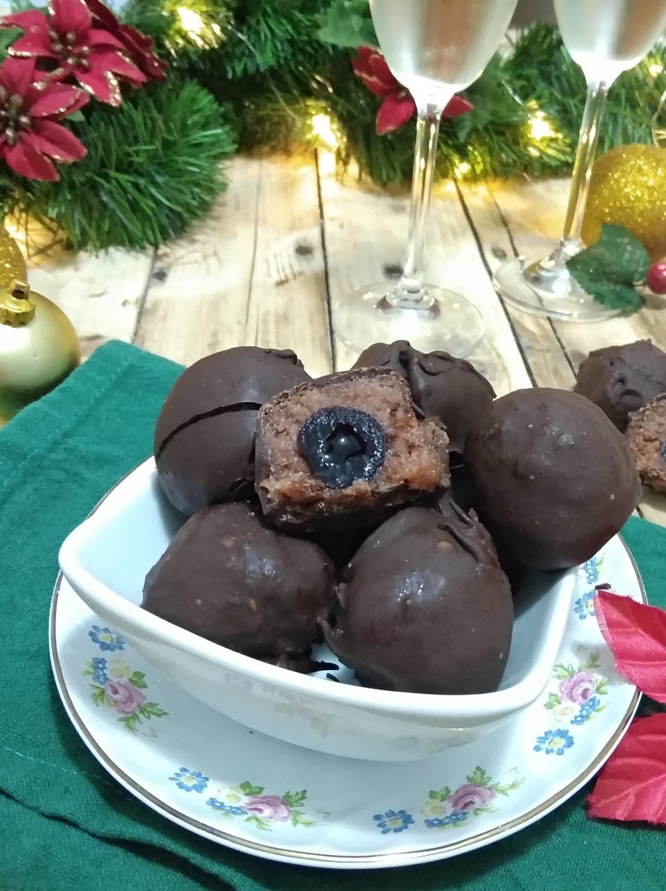 Tartufi di pandoro e amarene