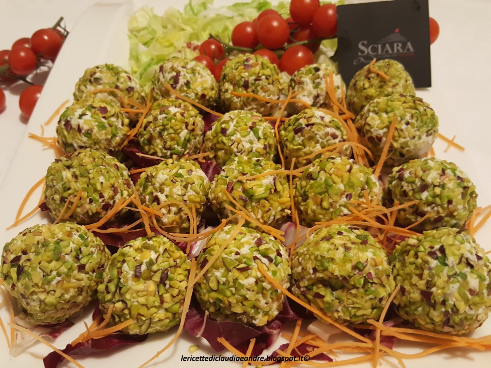 Tartufini di formaggio al pistacchio con cuore di pomodorini