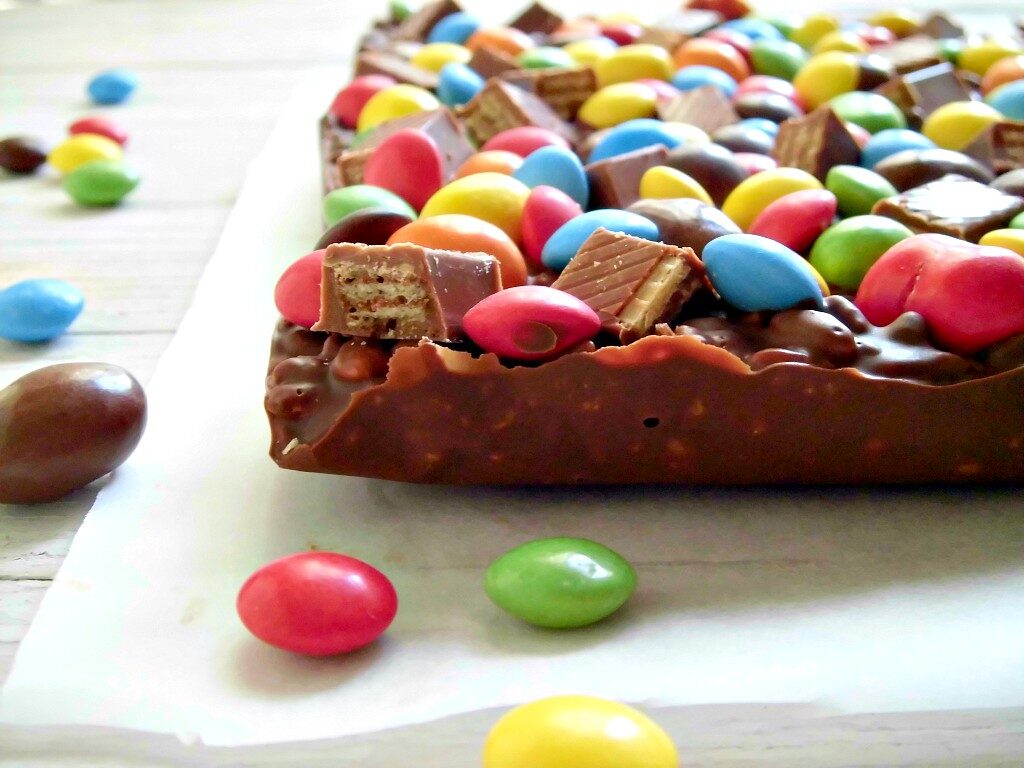 Tavoletta di cioccolato golosa e allegra