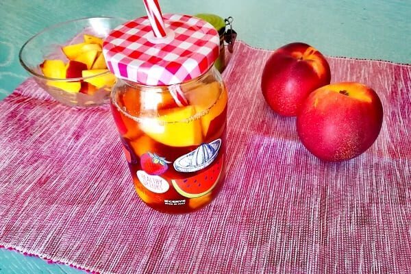 Tè freddo con la pesca fatto in casa