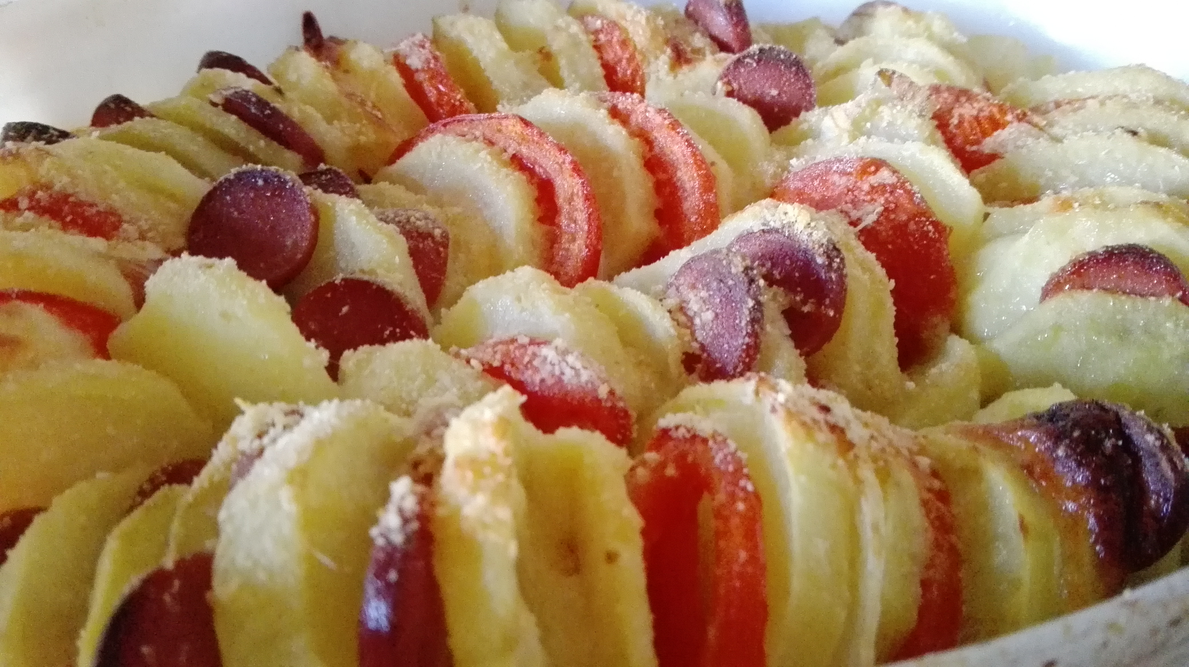 Teglia di patate e verdure gratinate al forno