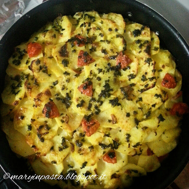 Teglia di riso, patate e salmone fresco