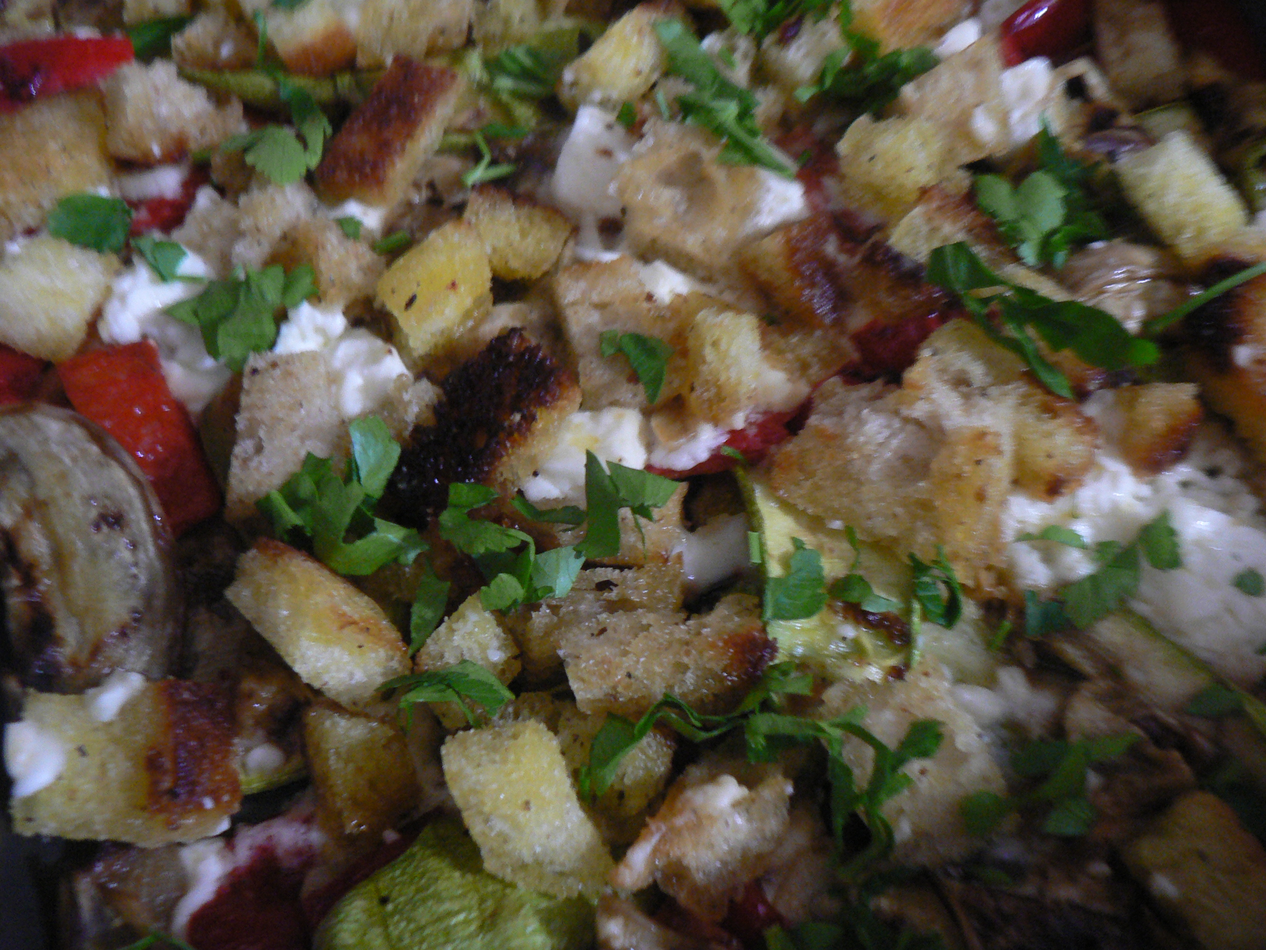 Teglia di verdure con briciole di pane e feta | noi due in cucina