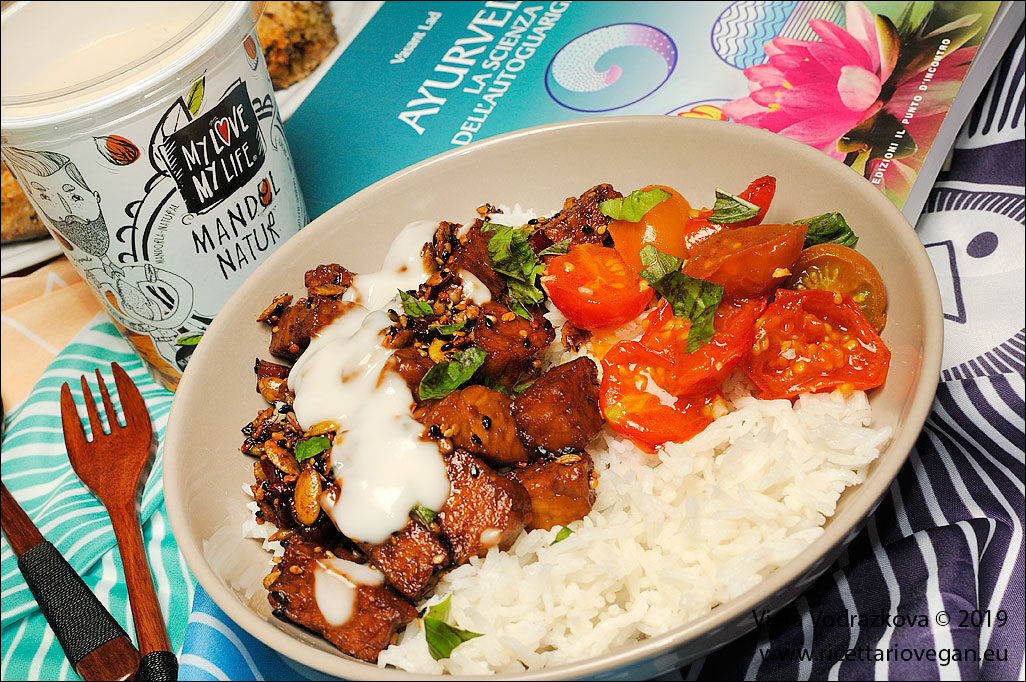 Tempeh al panch puran e riso basmati